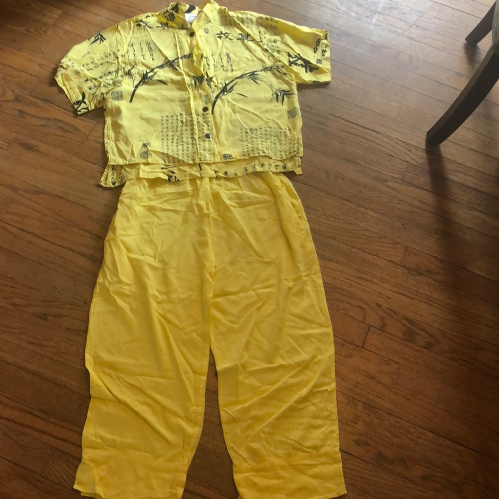 Very cute pants and shirt set size med like new